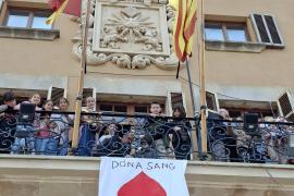 Els alumnes del col·legi avui matí a les Cases de la Vila.