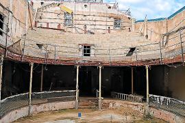 SOLLER - La faâÃana del Defensora queda sostinguda per set columnes interiors.
LâÃÃ´Ajuntament confia tenir lâÃÃ´esque