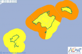 Mallorca i Menorca en avís taronja per fenòmens costaners