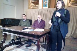 Servera, Ensenyat i Garrido durant l'acte celebrat aquest dimecres vespre a les Escolàpies.