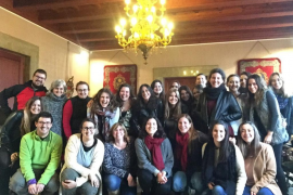 Participants a la reunió de dissabte, amb les regiores Laura Celià i Maria Creu Ensenyat