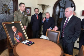 Federico Price lliura un retrat de Wellington al Regiment Asturias 31