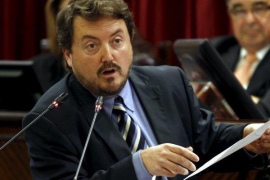 Antoni Camps assegura a Twitter que Menorca patirà un govern radical.