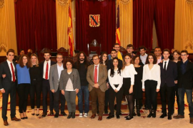 El Parlament acull la Lliga de Debat de la UIB