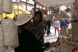 Francina Armengol ha visitat els mercadets organitzats en motiu del Dia de les Illes Balears.