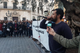Mig miler de persones es concentra a Palma a favor de la llibertat d'expressió
