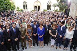 Francina Armengol, envoltada per les autoritats.