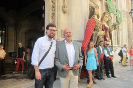 Noguera i Ensenyat a la seva arribada a la cambra insular. 