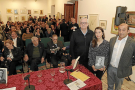 Damià Pons, Aina Nigorra i Santi Mayol durant l'acte de presentació que va tenir lloc divendres a Can Prunera.