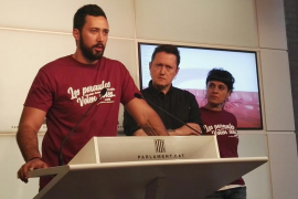 El raper mallorquí Josep Valtonyc juntament a Fermín Muguruza i Anna Gabriel.