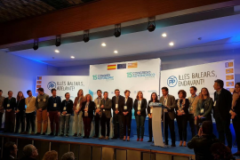 Company i els membres de la seva candidatura durant el XVè Congrés del PP.
