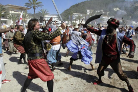 Angelats (Bernat Reynés) i Eludj Alí (Guillem Reynés) enfrontats sobre l'arena de Can Generós.