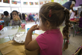 Un de cada tres infants es troba en risc de pobresa.