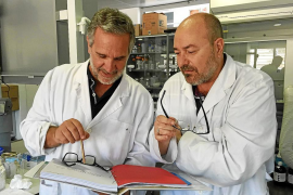 Els catedràtics Xavier Busquets i Pablo Vicente Escribá.