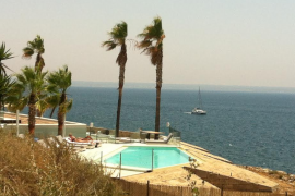 L'entitat Arca denuncià les activitats que es desenvolupen a la fortalesa del dic de l'oest. 