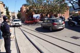 A la zona del mercat la circulació s'ha complicat enormement.