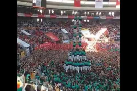 Castellers de Vilafranca 4 de 10 amb folre i manilles