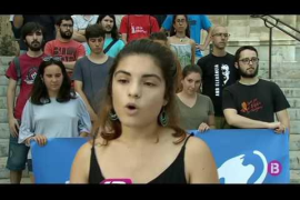 Un grup d’estudiants presenta la campanya ‘Mallorca lliure’