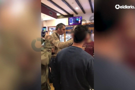 Brindis del secretario general y abogado de Vox con policías y guardias civiles