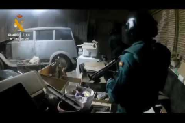 La Guàrdia Civil presenta el magatzem de les festes de Sabadell com si fos un 'zulo' terrorista