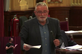 Yllanes intervé en català al Parlament, però Jaume Font insisteix a parlar-li en castellà