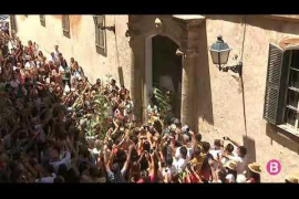 El primer toc improvisat de Sant Joan, sense mascareta ni distància de seguretat