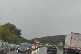 Cua quilomètrica generada per la primera tempesta de la jornada