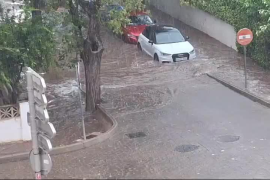 Indignació de veïns del Port per la inundació de diversos carrers