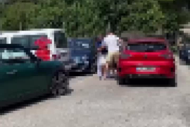 Nova brega entre dues parelles per aparcar a Gran Via